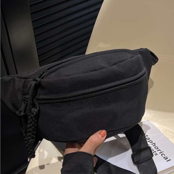 NWT bum bag lots of zippers! - Picture 4 of 7